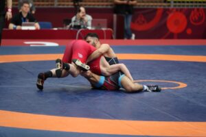 - Erkekler serbest stil 79 kiloda mücadele eden Muhammet Akdeniz,