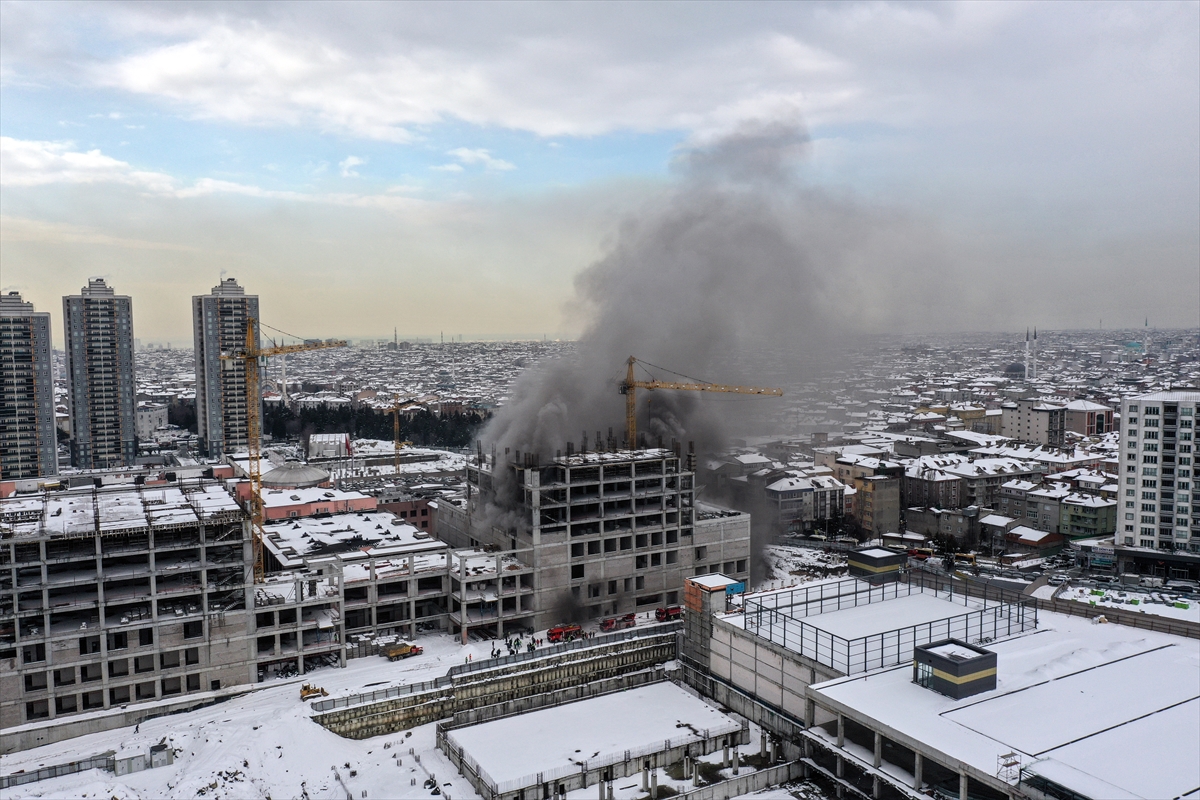 GÜNCELLEME – Bağcılar Eğitim ve Araştırma Hastanesi'nin inşaatı süren ek binasında yangın