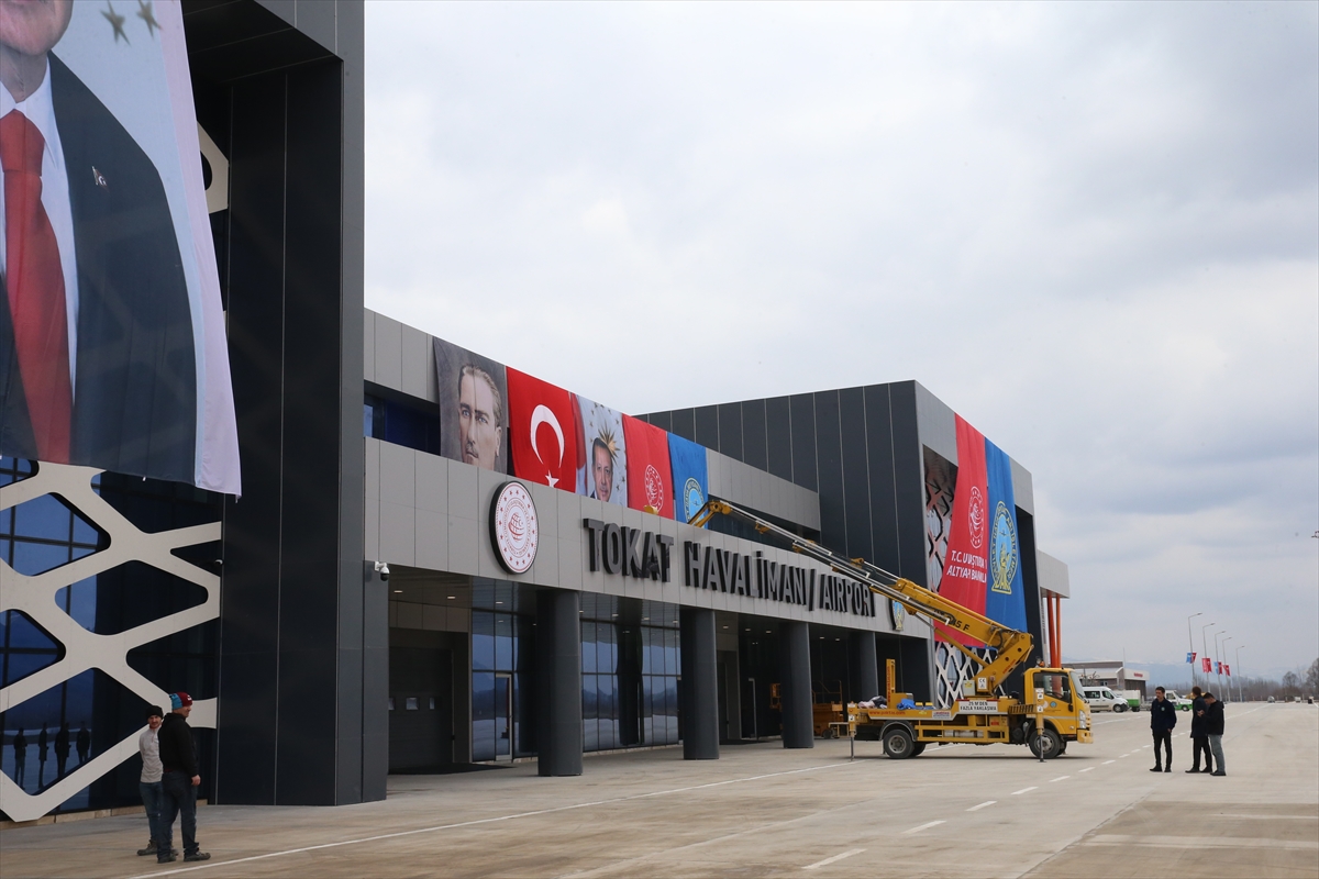 Bakan Karaismailoğlu, tamamlanan Tokat Yeni Havalimanı'nda incelemelerde bulundu: