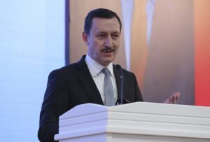 ANKARA (AA) – Milli Eğitim Bakanı Mahmut Özer, okul bazlı