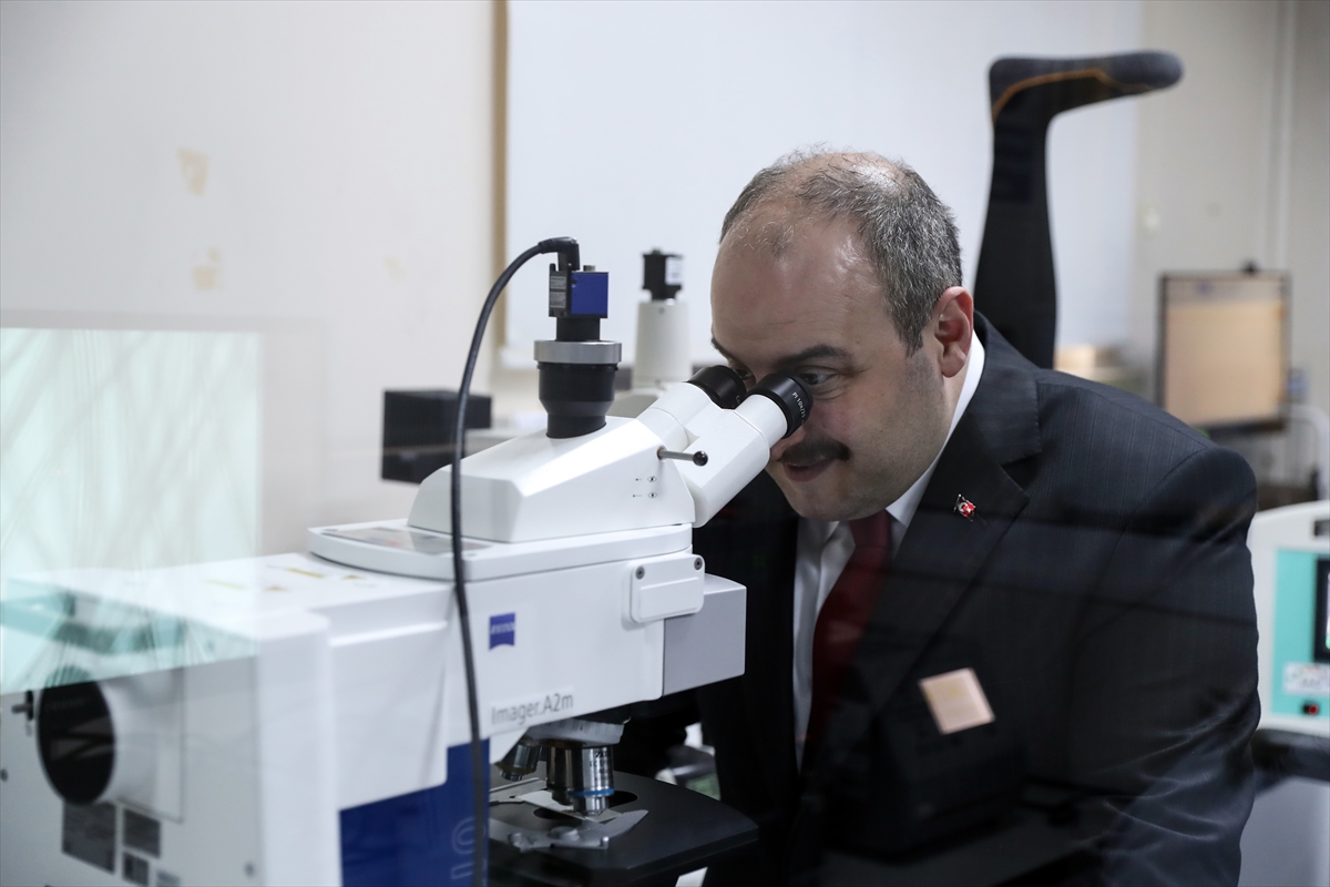 Bakan Varank, İHKİB Ekoteks Laboratuvar Merkezi'ni ziyaret etti