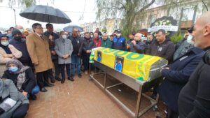 BALIKESİR (AA) – Balıkesir'de otomobil ile minibüsün çarpıştığı kazada yaşamını