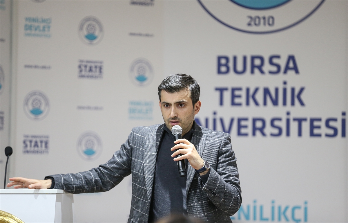 Baykar Teknoloji Lideri Bayraktar, BTÜ'de Türkiye'nin insansız hava araçları serüvenini anlattı:
