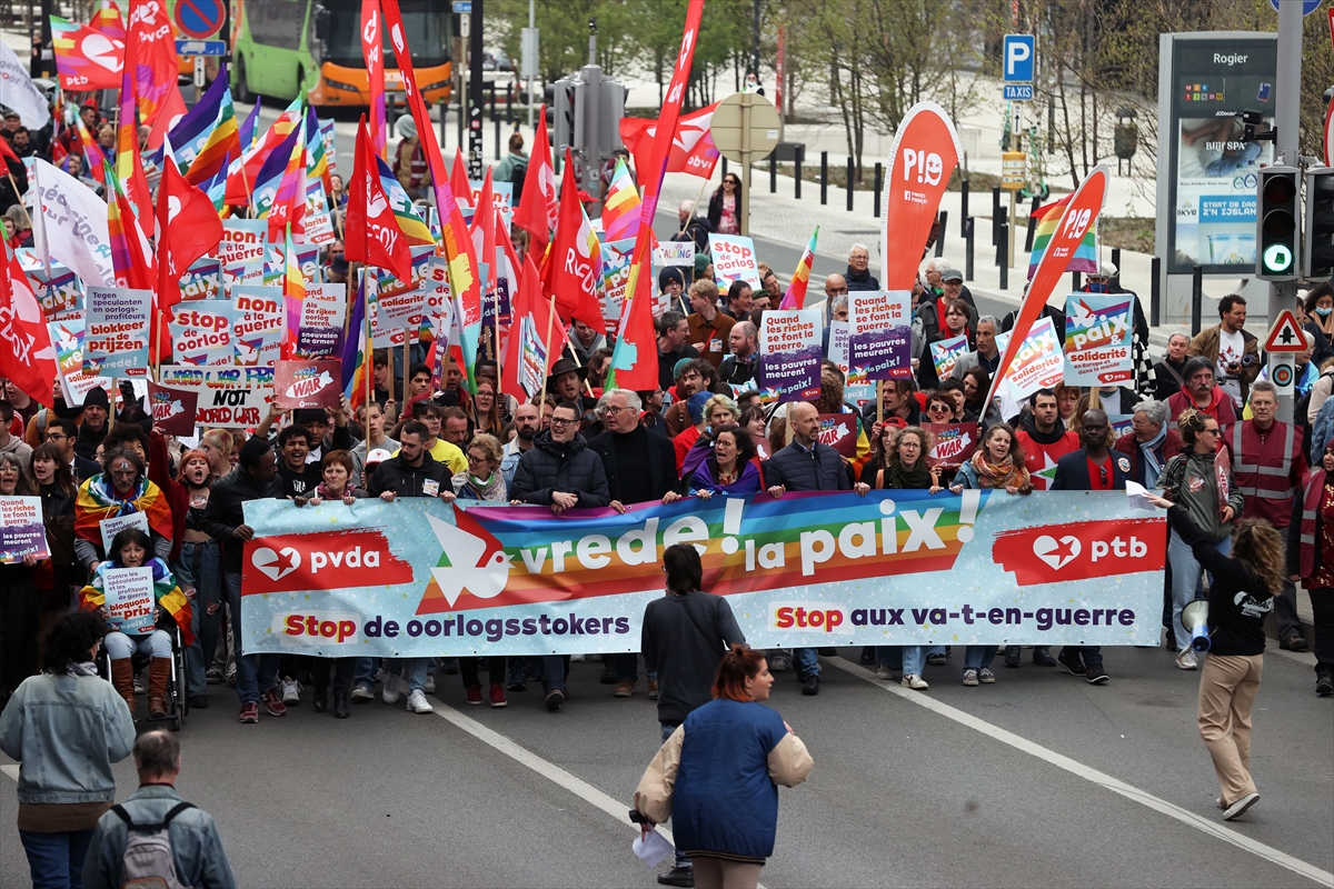Rusya'nın Ukrayna'ya saldırıları Belçika'da protesto edildi