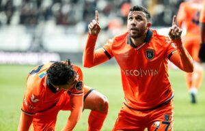 - Beşiktaş: 1 - Medipol Başakşehir: 2 (İlk yarı)