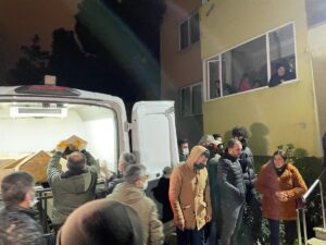 İSTANBUL (AA) – Beylikdüzü'nde bir kişi, eşi ve iki çocuğunu