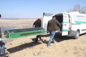 KONYA (AA) – Konya'nın Beyşehir ilçesinde göl kıyısında erkek cesedi