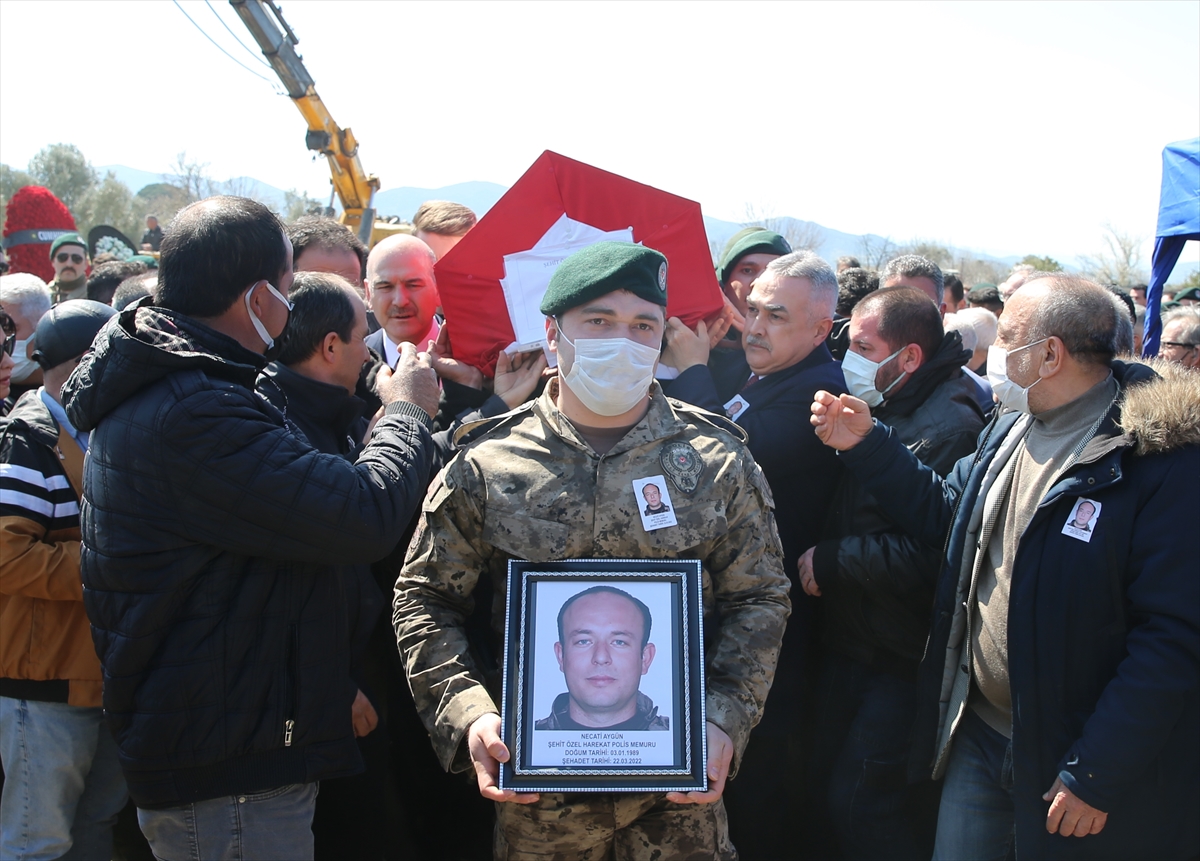 Bingöl'de şehit olan özel harekat polisi Aydın'da son yolculuğuna uğurlandı