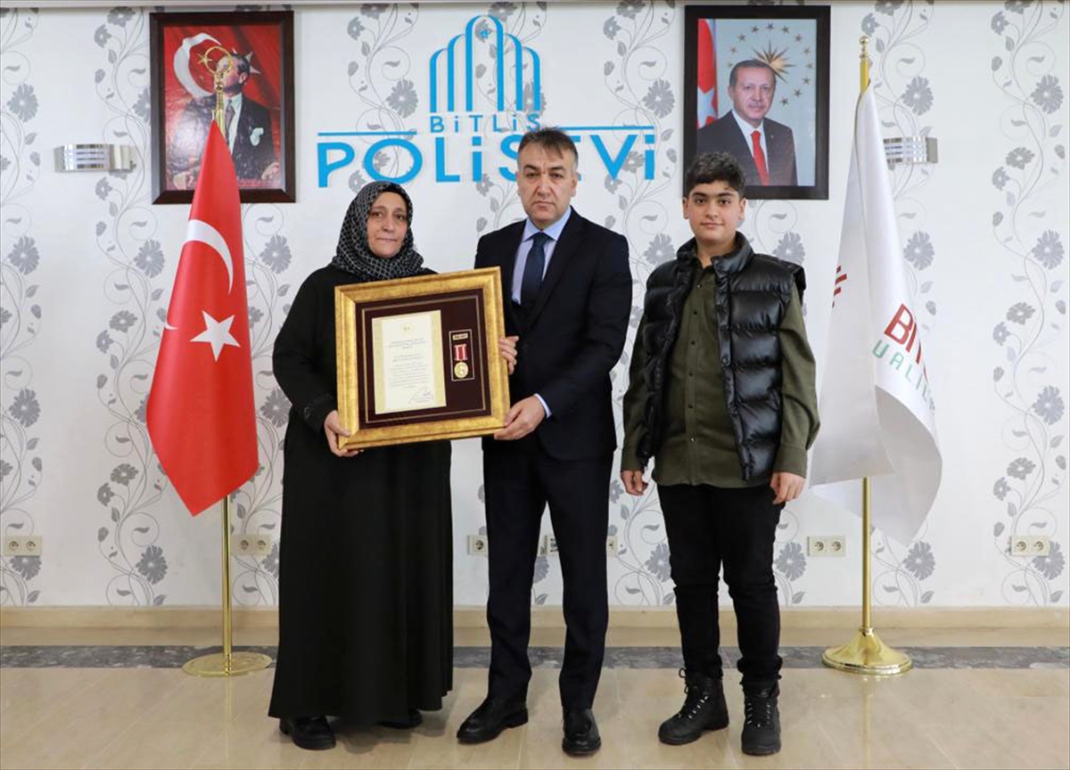 Bitlis'te 12 şehit yakınına Devlet Övünç Madalyası ve Beratı verildi
