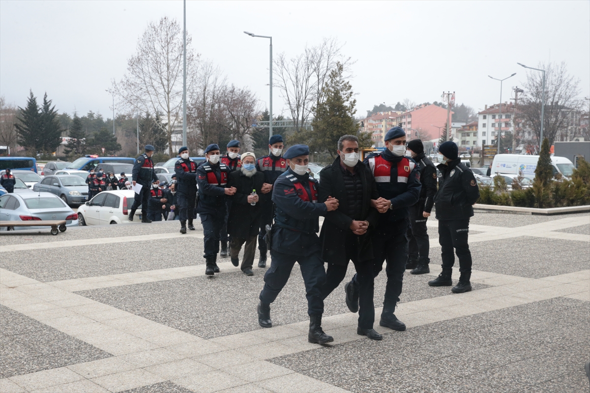 Bolu merkezli PKK/KCK operasyonunda yakalanan şüphelilerden 8'i adliyede