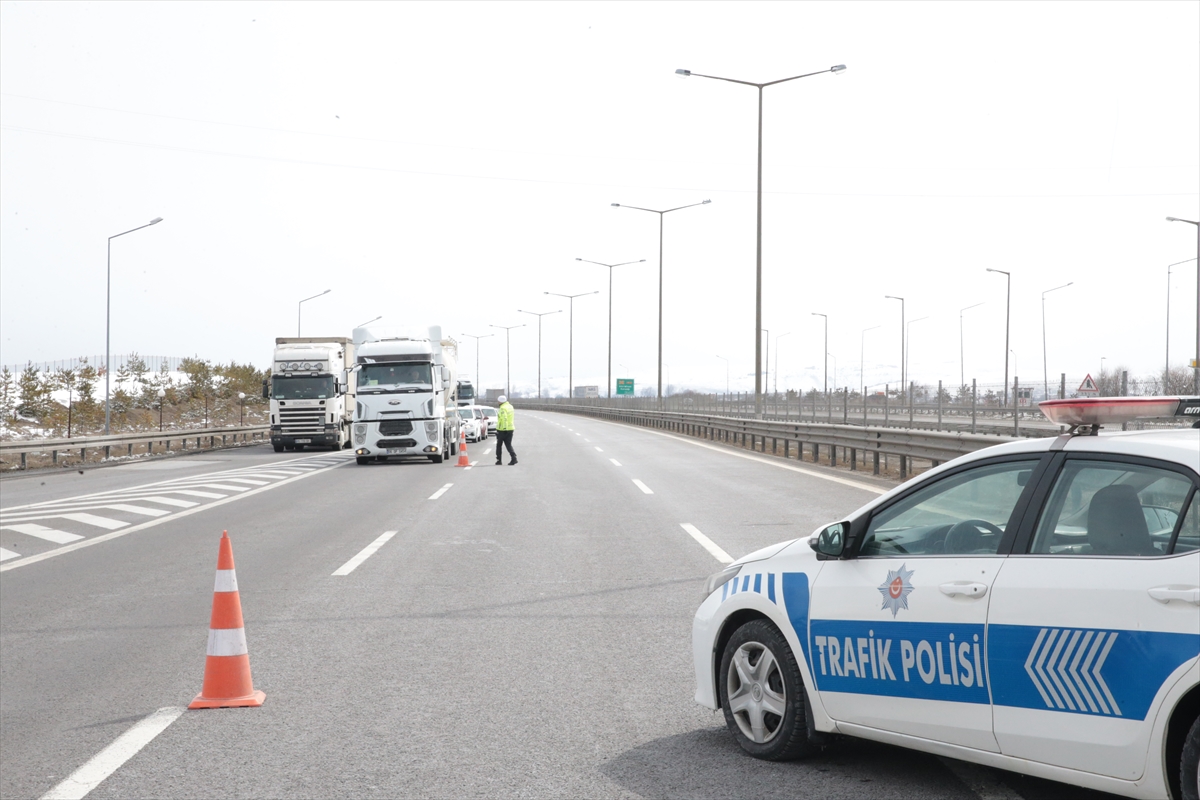 Bolu'dan İstanbul yönüne tır ve kamyon geçişine izin verilmiyor