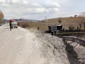ÇANKIRI (AA) – Çankırı'nın Şabanözü ilçesinde şarampole devrilen kamyonun sürücüsü