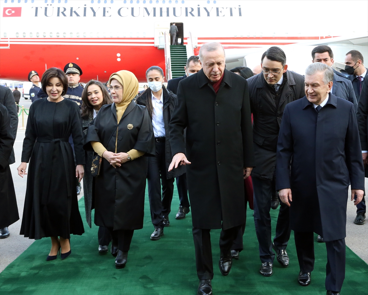 Cumhurbaşkanı Erdoğan, Özbekistan'a geldi