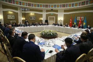 - Toplantıda Türk iş insanlarının Kazakistan'daki yatırımları ve yeni iş