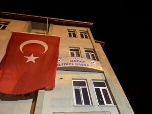 - Makam odasına ve çevreye silahla ateş açan kişi görevlilerce