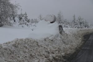 DENİZLİ (AA) – Denizli-Antalya kara yolunda etkisini gösteren kar yağışı