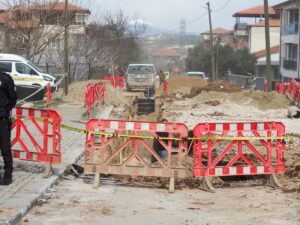 DENİZLİ (AA) – Denizli'de kanalizasyon hattı inşaatında çalışan işçi, göçük