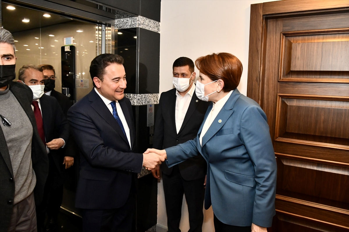 DEVA Partisi Genel Başkanı Babacan, İYİ Parti Genel Başkanı Akşener'le görüştü
