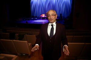 - Müzikal, İstanbul'da yaşayan Tuğşad ile Dilfiruz'un tanışmalarını ve birbirlerine