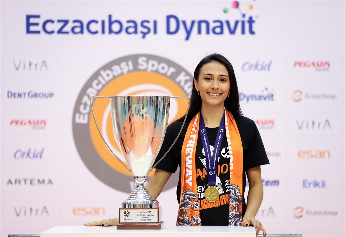 Eczacıbaşı Dynavit Kadın Voleybol Takımı mücadele ettikleri her kupaya talip