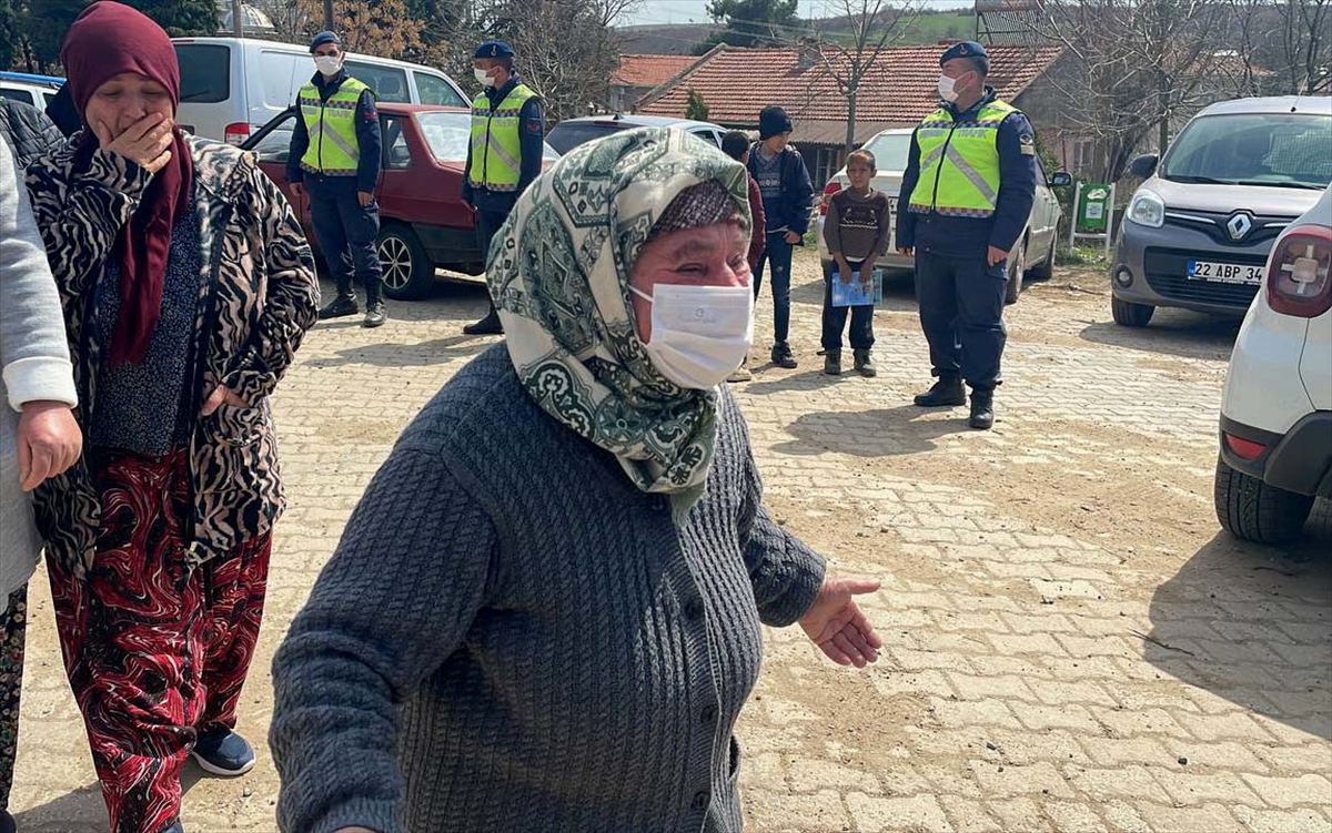 Edirne'de bir evde ölü bulunan aile üyelerinin cenazeleri toprağa verildi