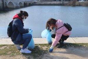 EDİRNE (AA) – Edirne'de Trakya Üniversitesi (TÜ) öğrencileri Meriç ve