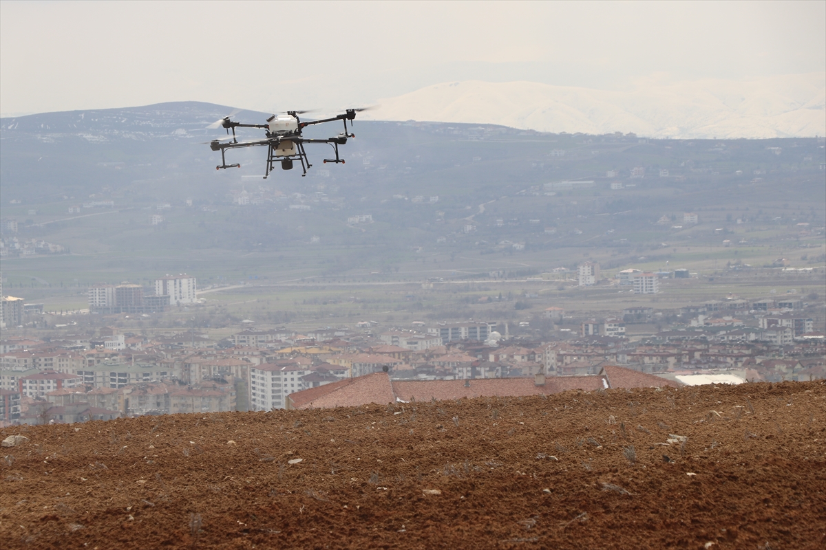 Elazığ'da tarım arazileri dron ile ilaçlanabilecek
