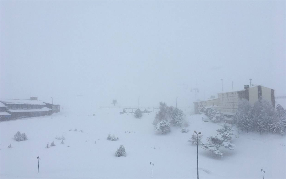 Erciyes'teki pistlerde kar kalınlığı 230 santimetre ölçüldü