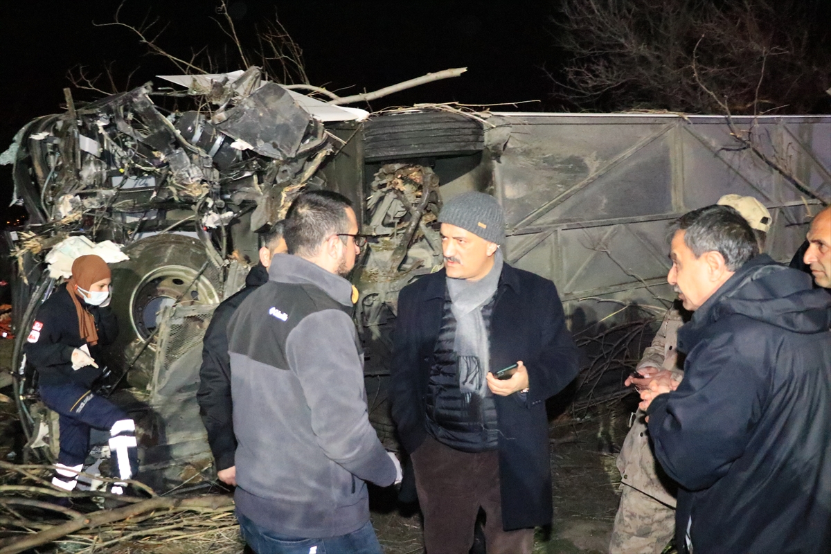 GÜNCELLEME – Erzincan'da yolcu otobüsü şarampole devrildi