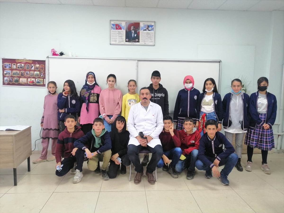 Erzurum'da öğrenciler yaptıkları etkinliklerle milli ve manevi değerlere duyarlı büyüyor