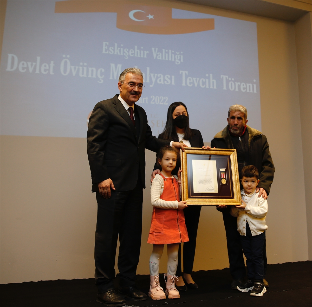 Eskişehir'de şehit aileleri ile gazilere devlet övünç madalyası ve beratı verildi