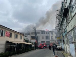 İSTANBUL (AA) – İstanbul'un Eyüpsultan ilçesinde marangoz atölyesinde çıkan yangın