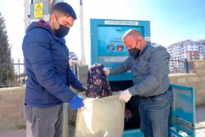 KASTAMONU (AA) – Kastamonu'da, giysi kumbarasında toplanan 71 bin 220