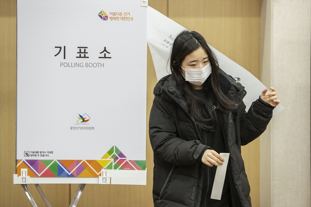 Güney Koreliler devlet başkanlığı seçimi için sandık başında