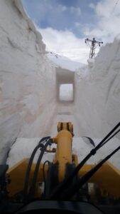 HAKKARİ (AA) – Hakkari'nin Şemdinli ilçesinde İl Özel İdaresi ekipleri,