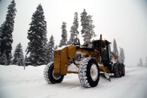 KASTAMONU (AA) – Ilgaz Dağı'nda sis ve kar etkisini gösteriyor.