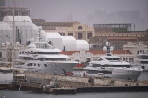 MADRİD (AA) – İspanya, Barselona'daki limanda demirli Rus oligarka ait