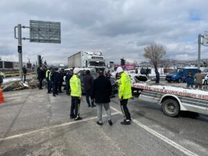ISPARTA (AA) – Isparta'da tırın kavşakta bekleyen araçlara çarptığı kazada
