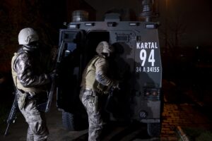 İSTANBUL (AA) – İstanbul'da, uyuşturucu satıcılarına yönelik operasyon düzenlendi. İl