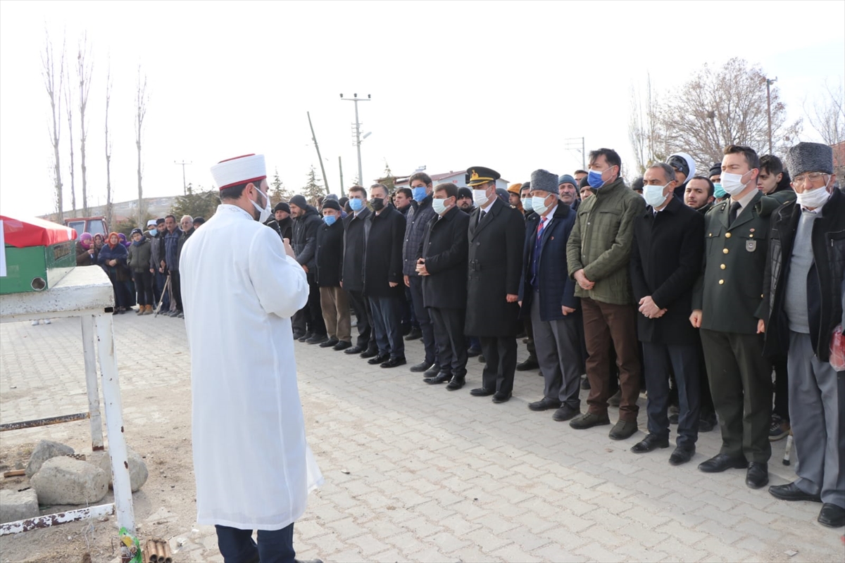 İstanbul'da vefat eden Kıbrıs gazisi Afyonkarahisar'da son yolculuğuna uğurlandı