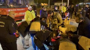 İSTANBUL (AA) – Zeytinburnu'nda yaşı küçük sürücünün kullandığı otomobilin önce