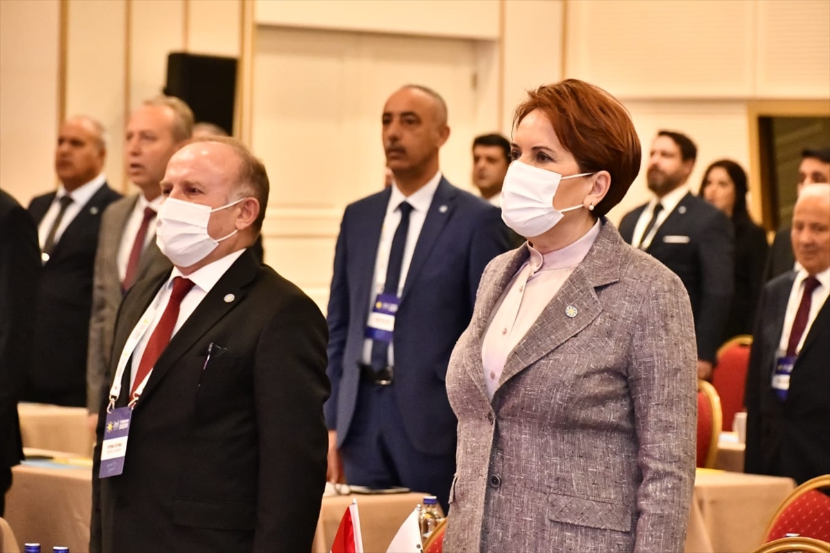 İYİ Parti Genel Başkanı Akşener, partisinin il başkanlarıyla bir araya geldi