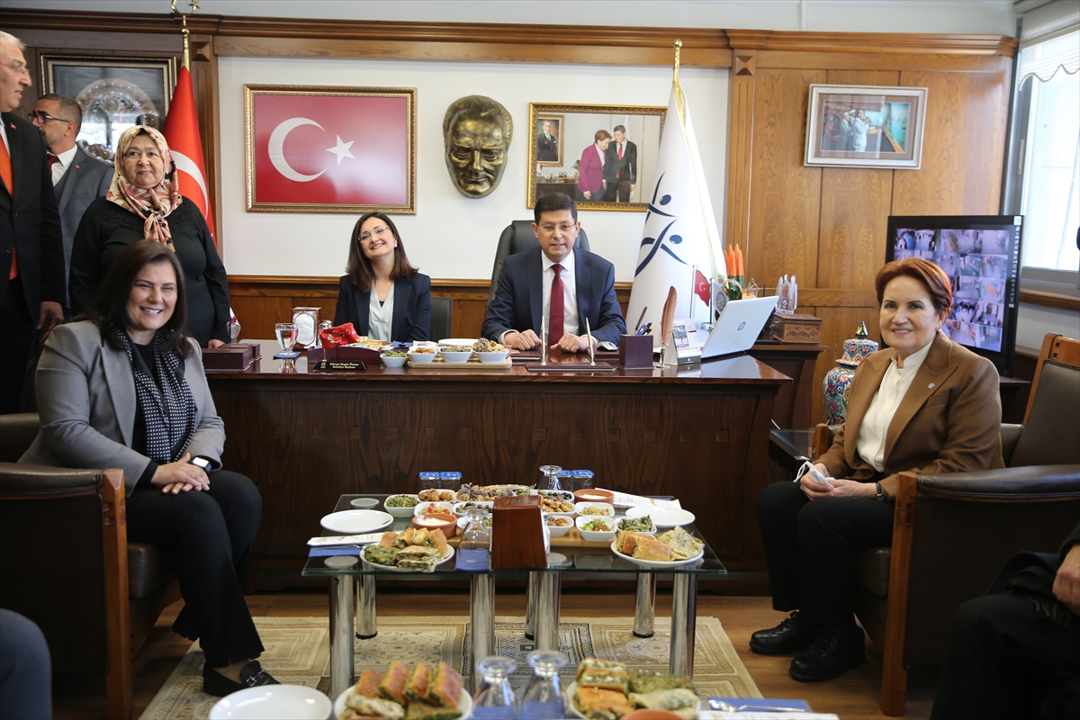İYİ Parti Genel Başkanı Meral Akşener Aydın'da esnafı ziyaret etti
