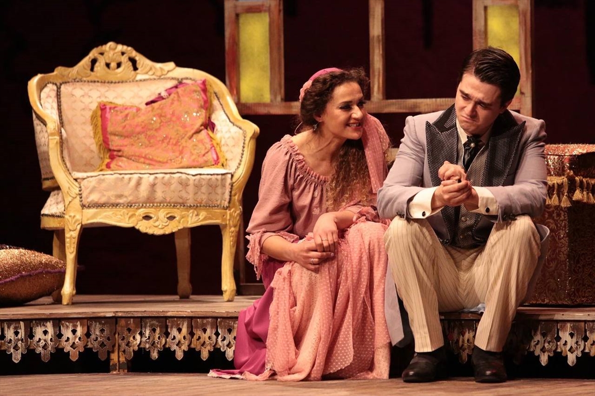 İzmir Devlet Tiyatrosu “Şerbet Hanım'ın Deli Aşkları”nı müzikli oyunla anlatıyor
