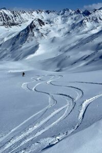 - Dünyada sayılı merkezlerde gerçekleştirilen helikopterle kayak faaliyetine bu hafta
