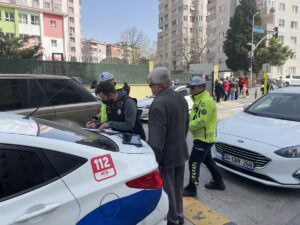 İSTANBUL (AA) – Kadıköy'de, okulların çevreleri ile bazı servis araçlarına