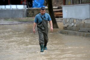 KAHRAMANMARAŞ (AA) – Kahramanmaraş'ın Onikişubat ilçesinde sağanak nedeniyle Fırnız Çayı