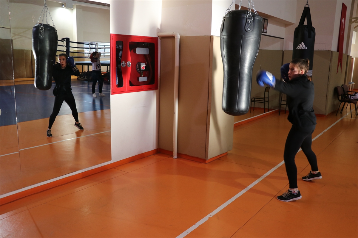 Karabük'te kadın boksörler başarılarıyla gençlere örnek oluyor