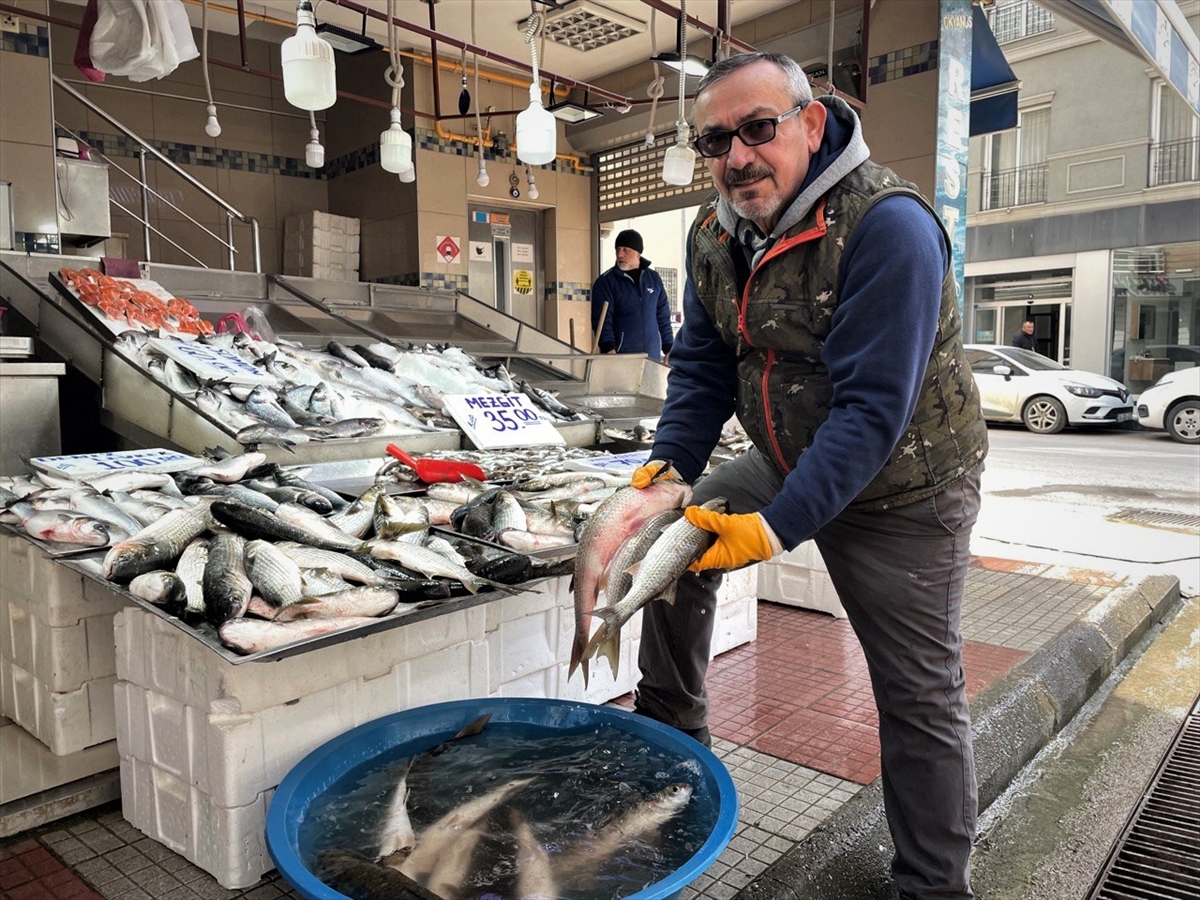 Karadeniz'deki kötü hava koşulları balıkçılığı olumsuz etkiledi