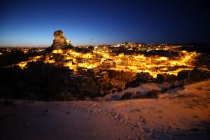 NEVŞEHİR (AA) – Türkiye'nin önemli turizm merkezlerinden Kapadokya'da, karla kaplı